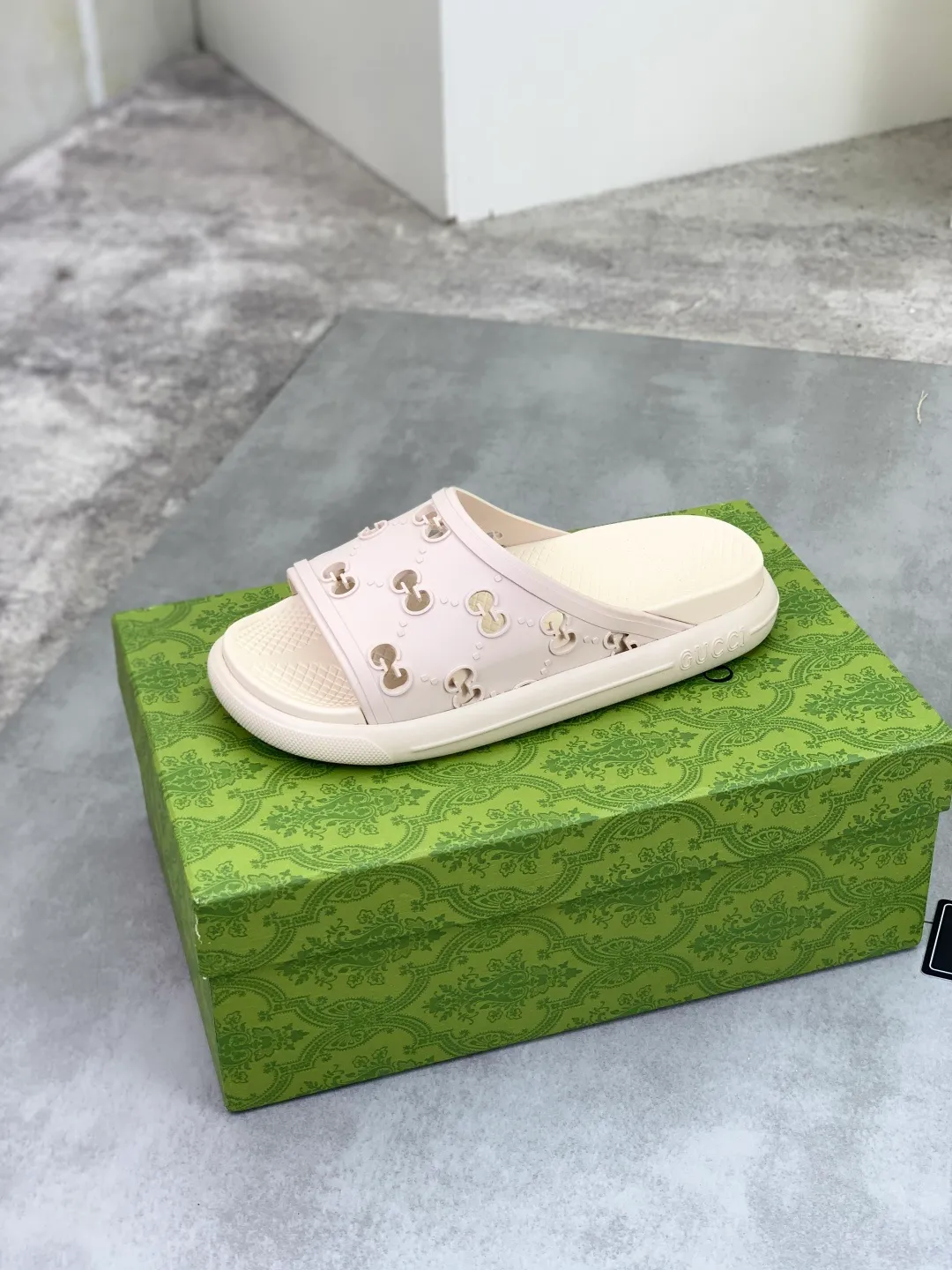 Men's Men's Shoes 💰P300💰[New Style] High Version 🎁🎁🎁 GUCCI New Year of the Snake casual slippers, original official website, perfect workmanship, transmitting a kind of noble luxury, sublimating its definition of luxury in Gucci's high-end extraordinary craftsmanship. Original Gucci double G combination outsole, code number: 35-46, complete package